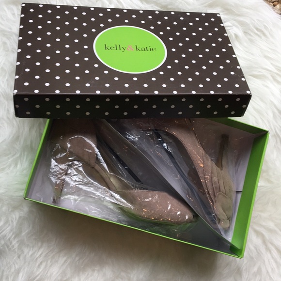 Kelly & Katie Joyce Pump - Picture 7 of 8